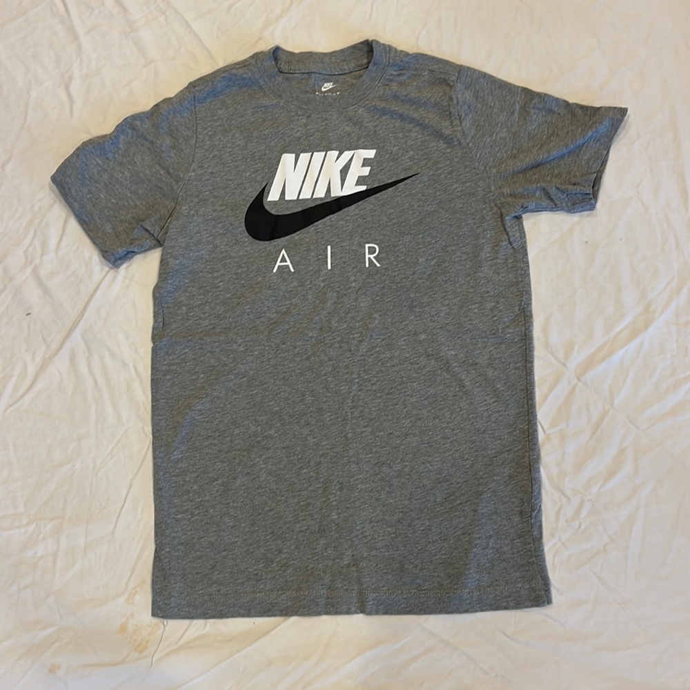 Nike gray t-shirt